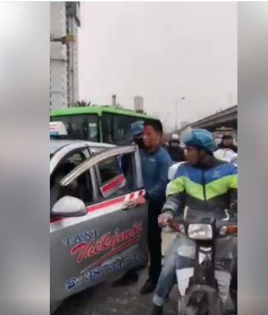 Lương Bổng Người phán xử bức xúc, xô xát với tài xế taxi xôn xao mạng xã hội